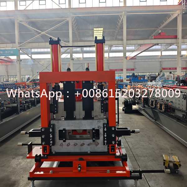 Servo-driven correa purlin machine with motorized section switching and inline punching. C/Z output from GI to PPGI coil for steel frames and solar racking.